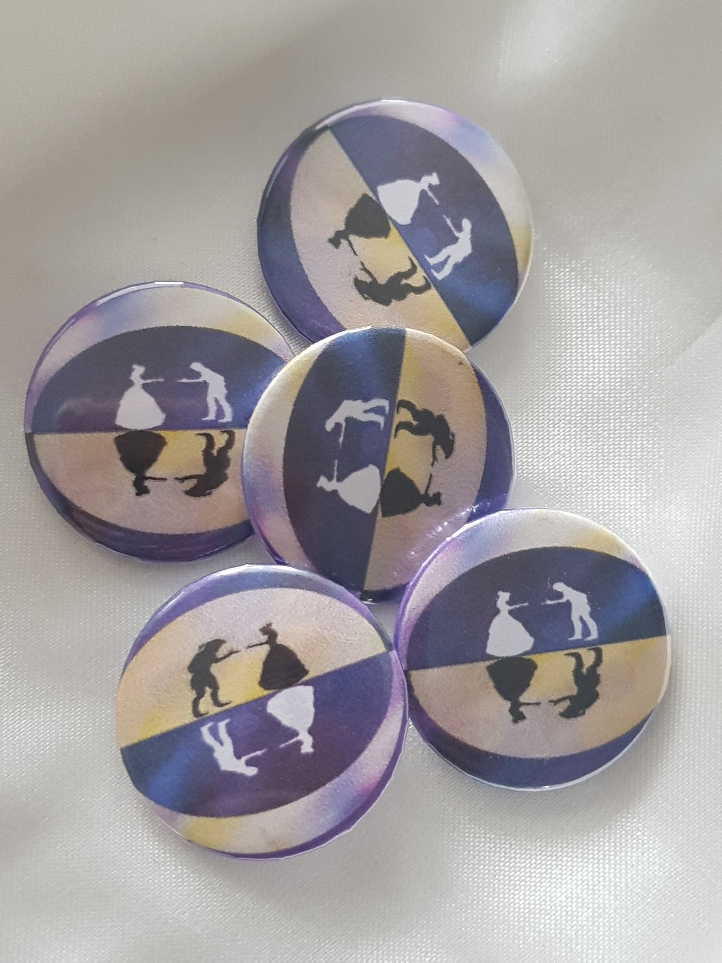 La Bella y la Bestia Pin Button