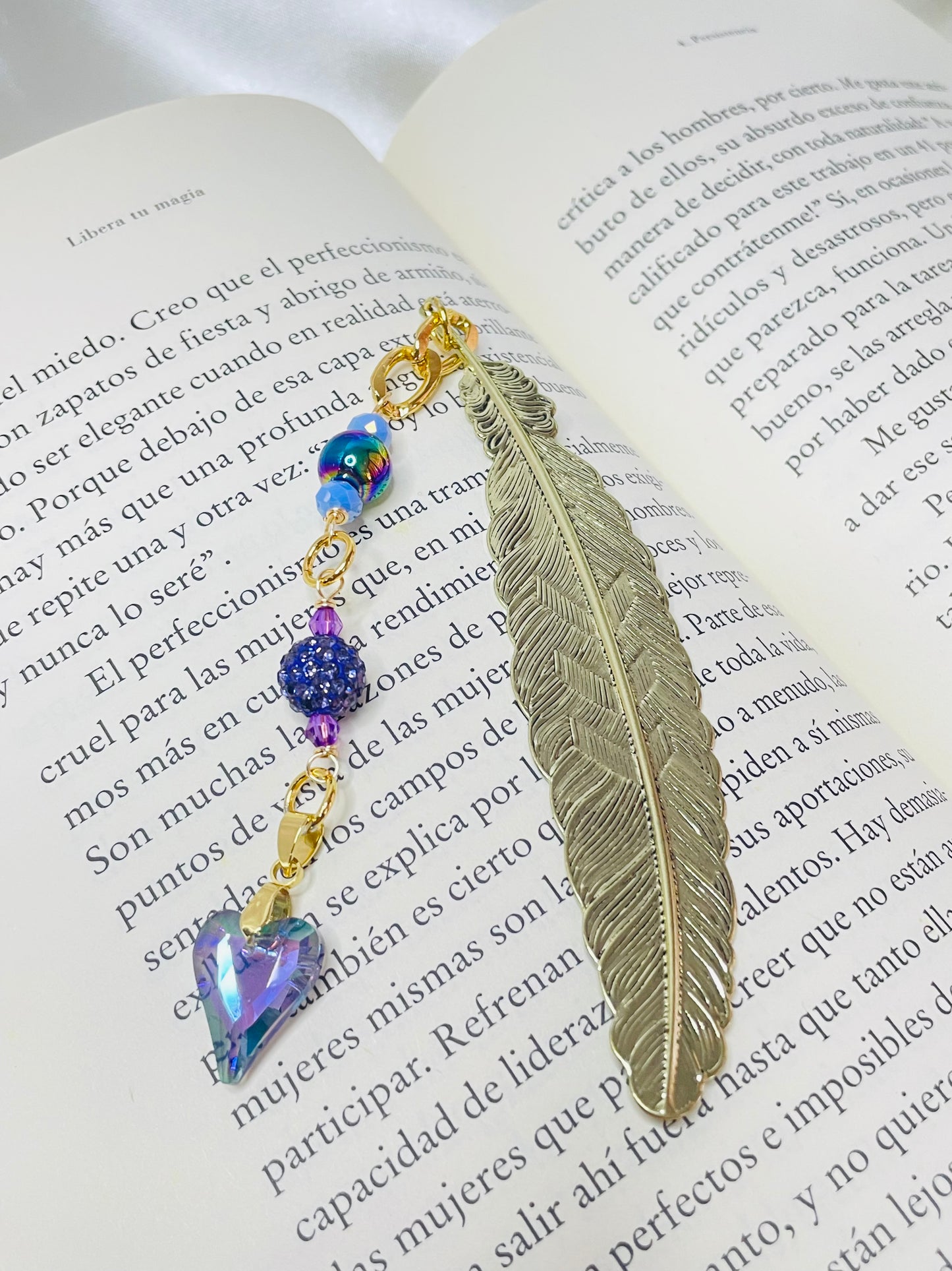 Marcador Pluma Elegante con Corazón