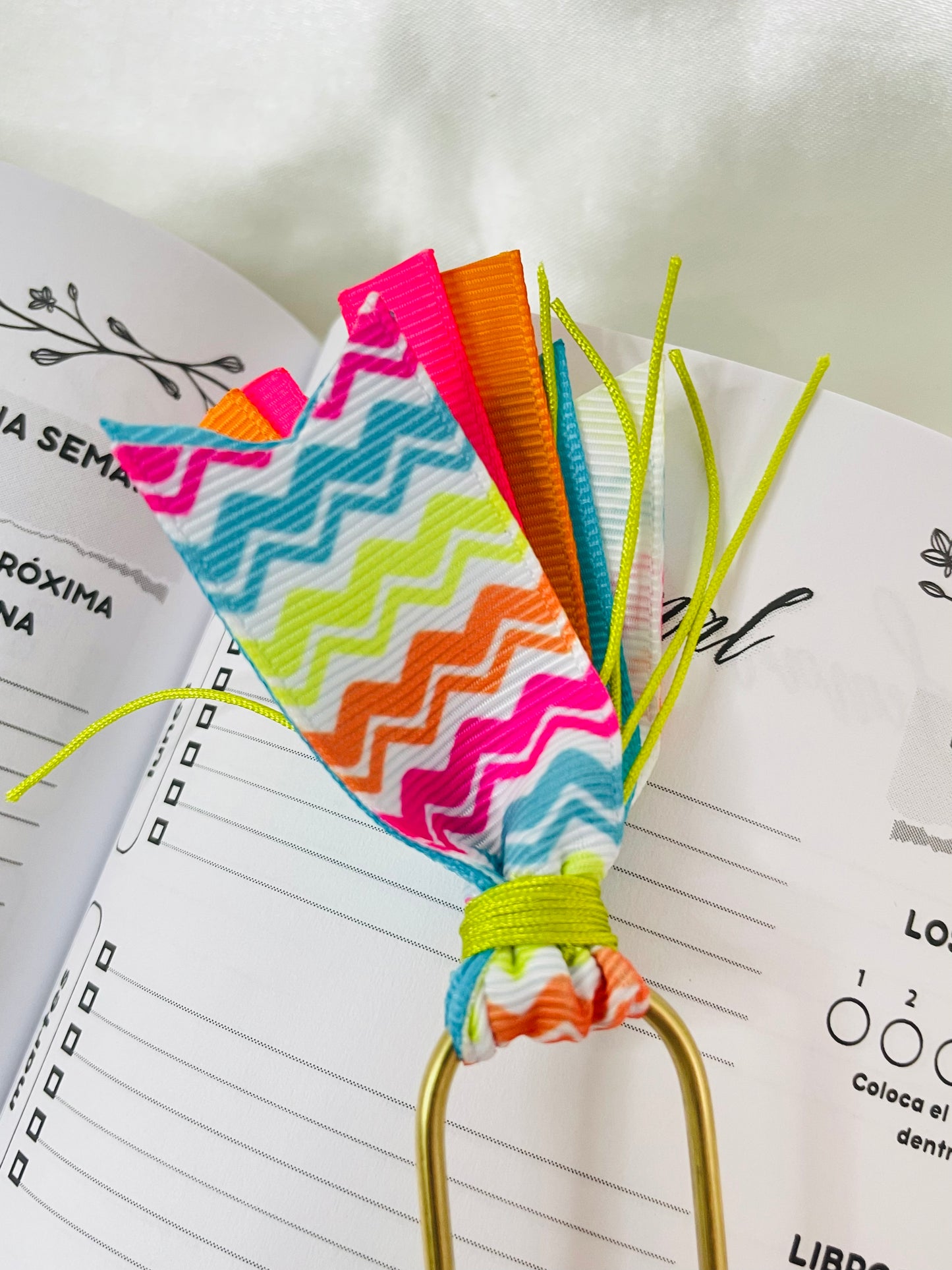 Jumbo Paper Clips