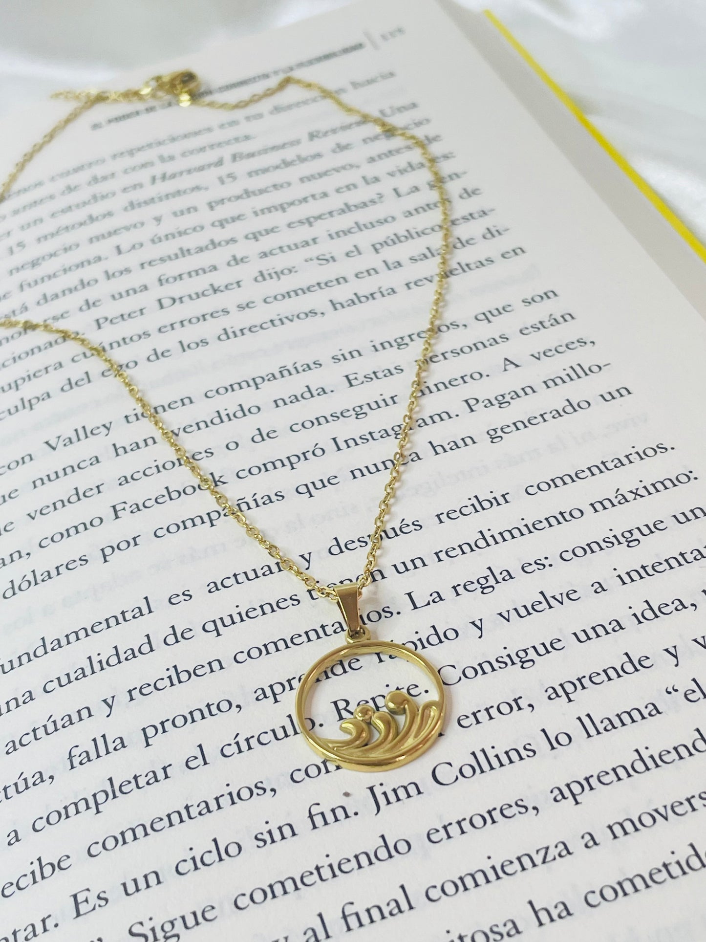 Collar con Diseño de Olas Stainless Steal