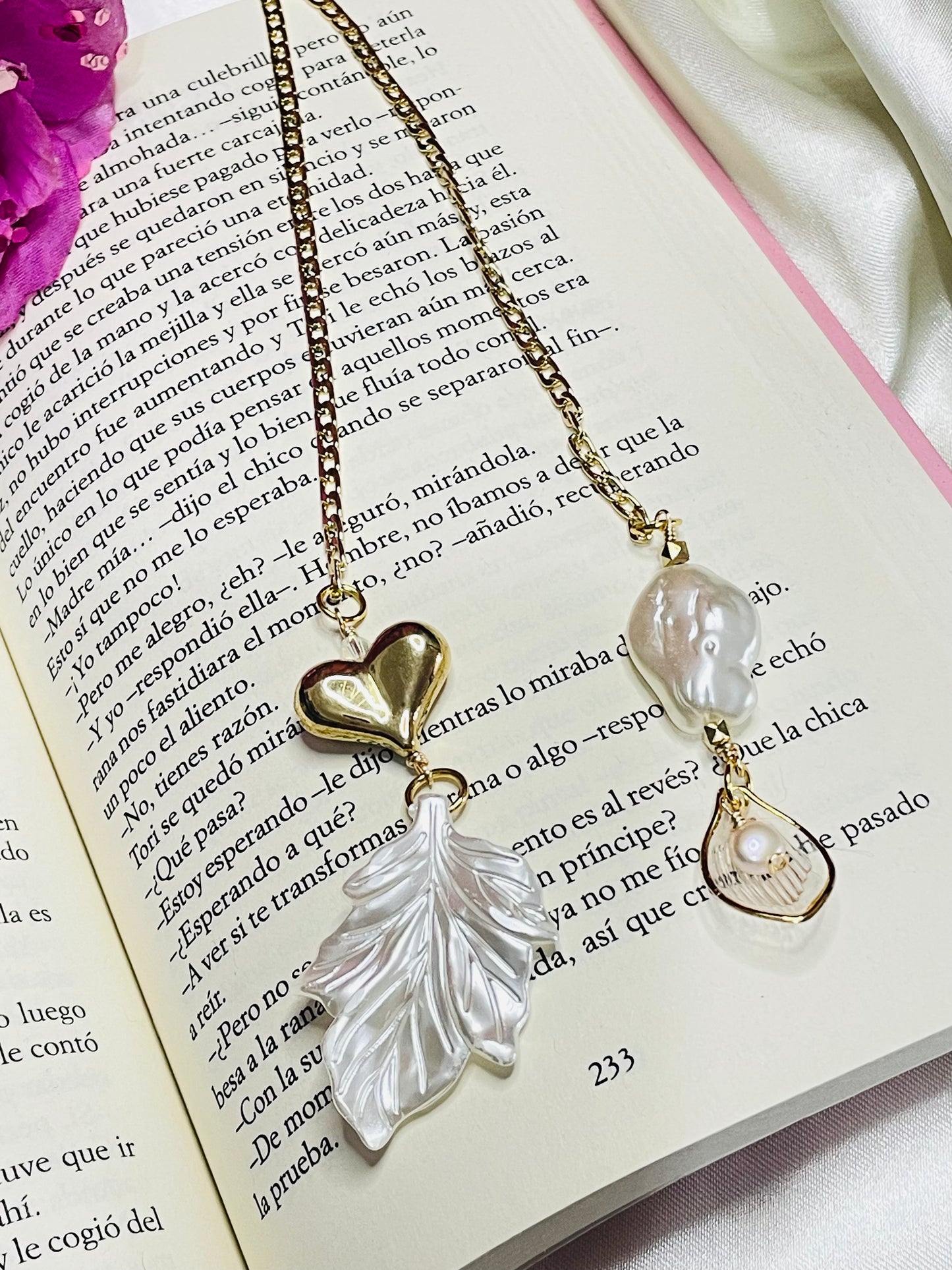 Marcador Corazón y Hoja Perla