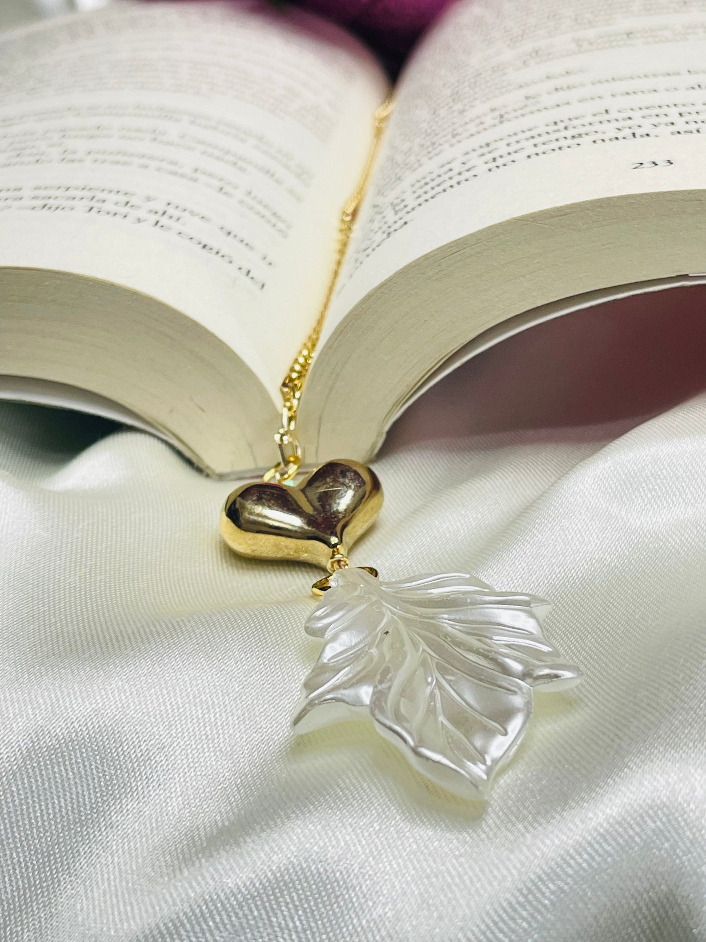 Marcador Corazón y Hoja Perla