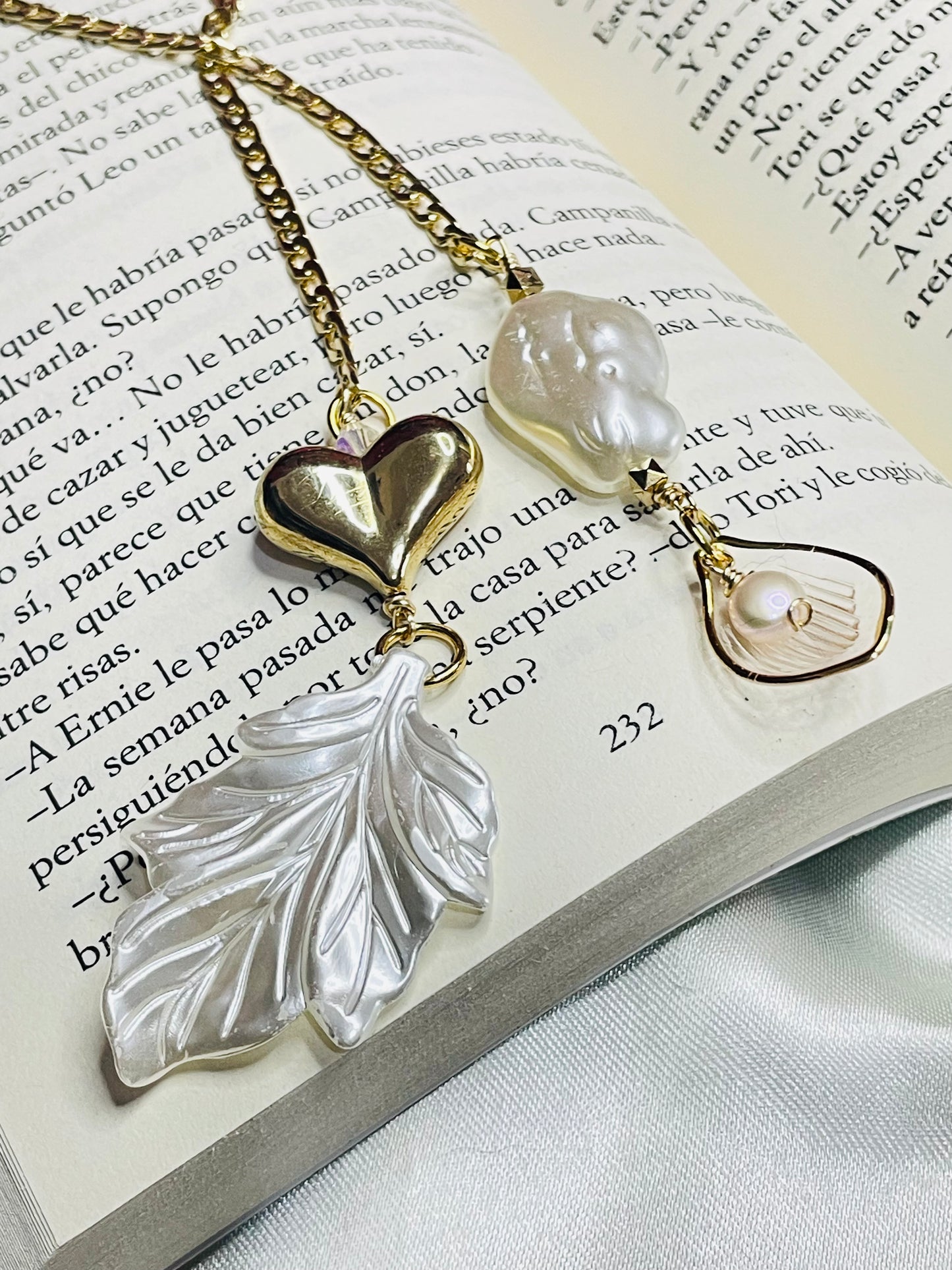 Marcador Corazón y Hoja Perla